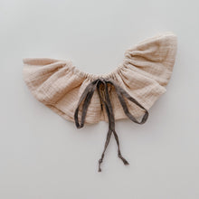 Load image into Gallery viewer, 日本 Hibi - Ruffle 蝴蝶結口水巾 (Mist Beige)
