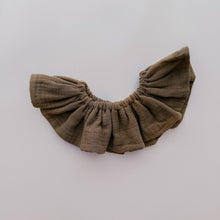 Load image into Gallery viewer, 日本 Hibi - Ruffle 口水巾 (Khaki)
