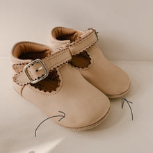 Load image into Gallery viewer, [微瑕疵] PETIT NORD - Baby Scallop T-Bar (Cream) 19
