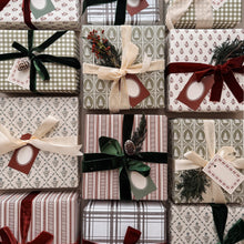 Load image into Gallery viewer, Christmas Gift Wrap 復古聖誕禮盒包裝
