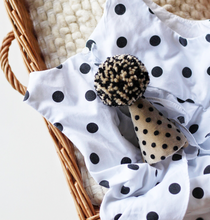 Load image into Gallery viewer, KruhitkaLove - 黑點點派對帽子
