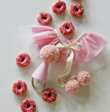 Load image into Gallery viewer, KruhitkaLove - 粉格紋派對帽子
