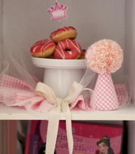 Load image into Gallery viewer, KruhitkaLove - 粉格紋派對帽子
