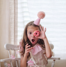 Load image into Gallery viewer, KruhitkaLove - 粉格紋派對帽子
