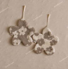 Load image into Gallery viewer, Daisy Ecru Sherpa Pacifier Clip
