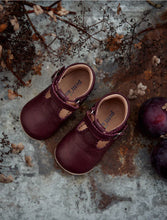 Load image into Gallery viewer, PETIT NORD - Baby Scallop T-Bar (Plum)

