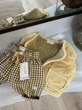 Load image into Gallery viewer, Guapoo - Reversible Teddy Vest Marzipan
