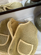 Load image into Gallery viewer, Guapoo - Reversible Teddy Vest Marzipan
