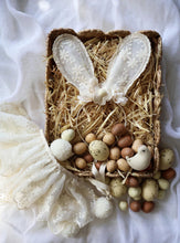 Load image into Gallery viewer, KruhitkaLove - 刺繡兔兔髮箍
