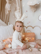 Load image into Gallery viewer, KruhitkaLove - 刺繡兔兔髮箍
