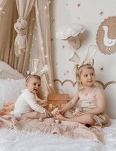 Load image into Gallery viewer, KruhitkaLove - 刺繡兔兔髮箍
