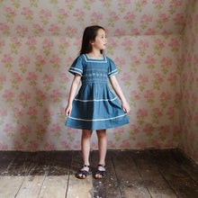 將圖片載入圖庫檢視器 Little Cotton Clothes - Penelope Smocked dress in Pier Blue (2Y-6Y)
