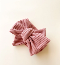 Load image into Gallery viewer, Avery Ribbed Topknot - Dusky Rose

