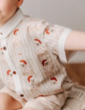 Load image into Gallery viewer, [🎄限定] 聖誕熊熊襯衫短袖 (只剩2歲)
