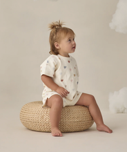 將圖片載入圖庫檢視器 Quincy Mae - Waffle Tee + Short Set (Confetti Hearts) 18-24M
