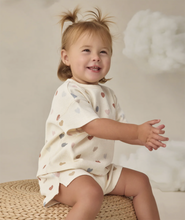 將圖片載入圖庫檢視器 Quincy Mae - Waffle Tee + Short Set (Confetti Hearts) 18-24M
