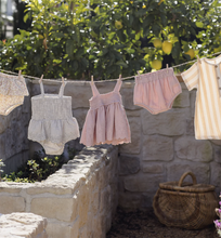 Load image into Gallery viewer, Quincy Mae - Mae Smocked Top + Bloomer Set (Mauve)
