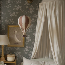 將圖片載入圖庫檢視器 Decorative hot air balloon hanging on floral wallpaper with a canopy and lamp in the background.
