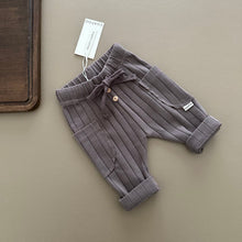 Load image into Gallery viewer, Guapoo - 羅文褲子 (Brown)
