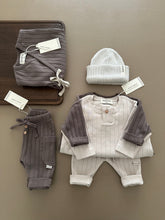 Load image into Gallery viewer, Guapoo - 羅文褲子 (Creamy Silk)
