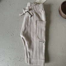 Load image into Gallery viewer, Guapoo - 羅文褲子 (Creamy Silk)
