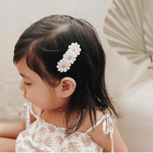 Load image into Gallery viewer, Daisy Days Clip
