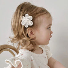 Load image into Gallery viewer, Daisy Clip
