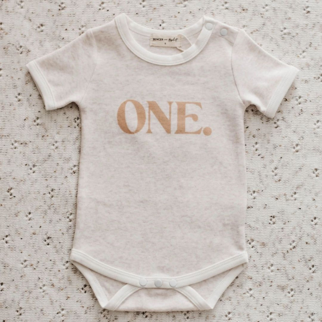 One Bodysuit 一歲包屁衣