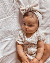 Load image into Gallery viewer, Olivia Romper 小花紋包屁裙
