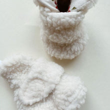 Load image into Gallery viewer, Konges Slojd - grizz teddy baby boot - cream off white
