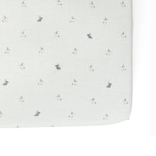 Load image into Gallery viewer, Pehr- 嬰兒床單 - Hatchling Fawn (Blue)
