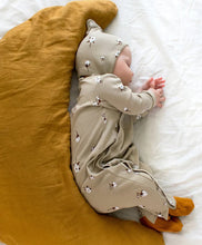 Load image into Gallery viewer, Organic Zoo - Cottonfield Suit with contrast feet
